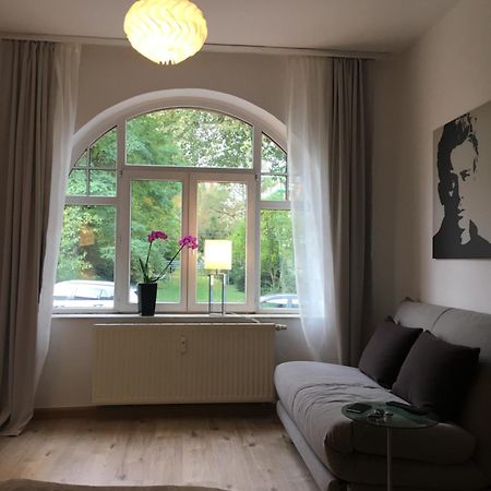 Gemuetliche Ferienwohnung Im Erdgeschoss- Jenaer Strasse エアフルト エクステリア 写真
