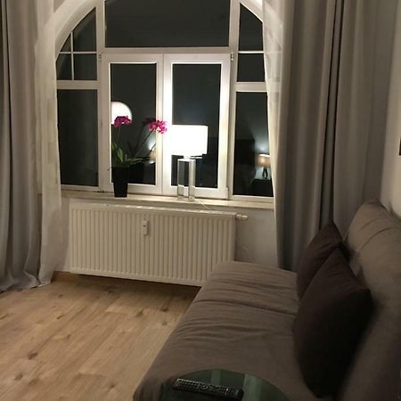 Gemuetliche Ferienwohnung Im Erdgeschoss- Jenaer Strasse エアフルト エクステリア 写真