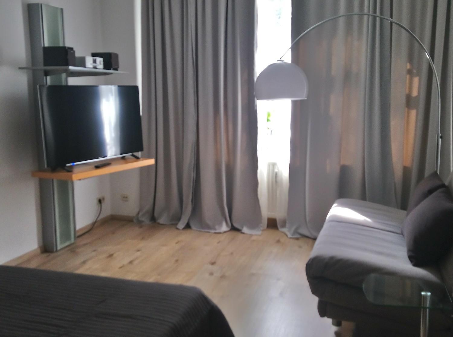 Gemuetliche Ferienwohnung Im Erdgeschoss- Jenaer Strasse エアフルト エクステリア 写真