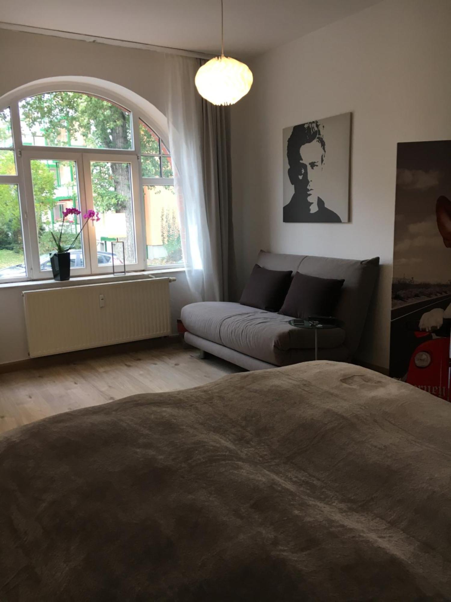 Gemuetliche Ferienwohnung Im Erdgeschoss- Jenaer Strasse エアフルト エクステリア 写真