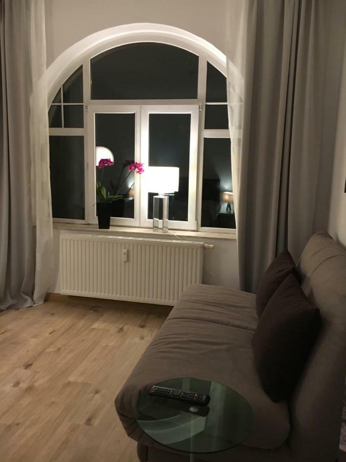Gemuetliche Ferienwohnung Im Erdgeschoss- Jenaer Strasse エアフルト エクステリア 写真