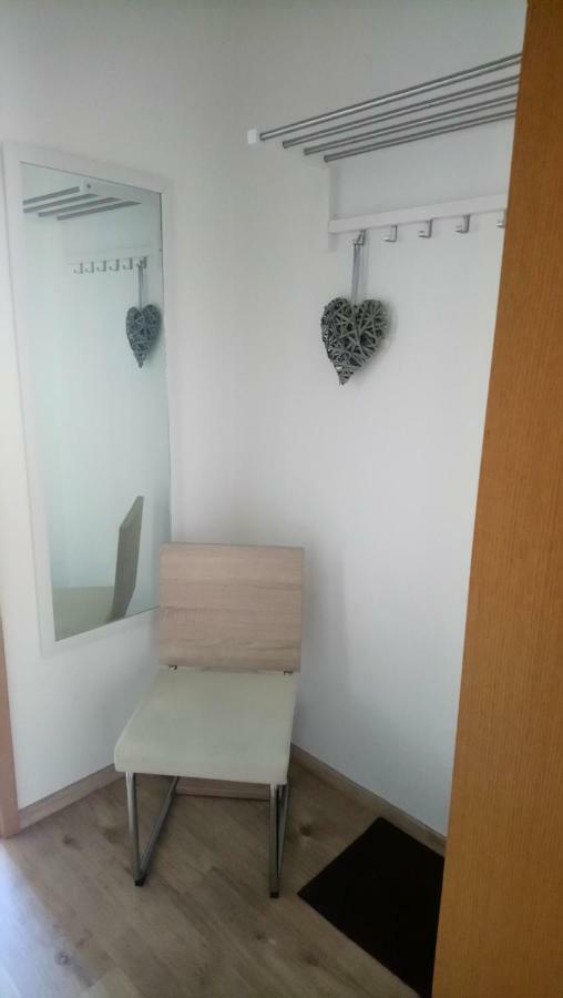 Gemuetliche Ferienwohnung Im Erdgeschoss- Jenaer Strasse エアフルト エクステリア 写真