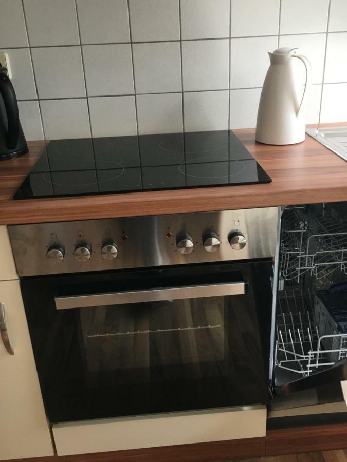 Gemuetliche Ferienwohnung Im Erdgeschoss- Jenaer Strasse エアフルト エクステリア 写真