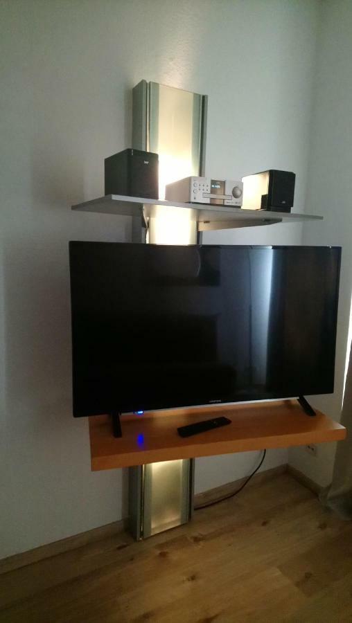 Gemuetliche Ferienwohnung Im Erdgeschoss- Jenaer Strasse エアフルト エクステリア 写真