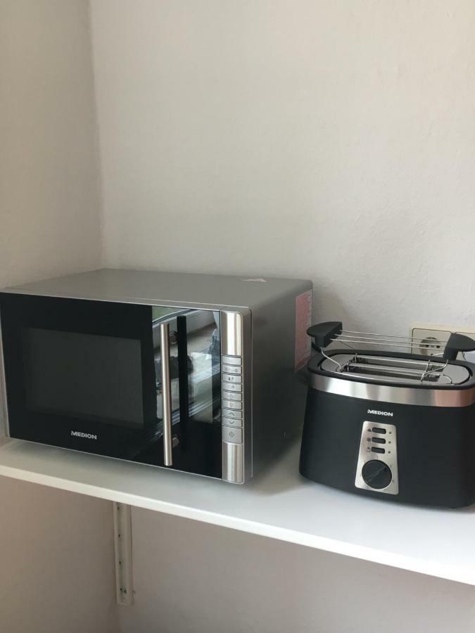 Gemuetliche Ferienwohnung Im Erdgeschoss- Jenaer Strasse エアフルト エクステリア 写真