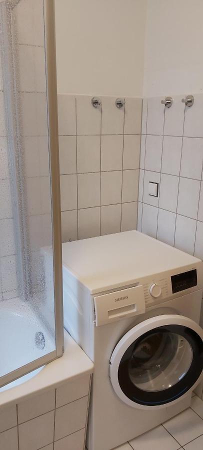 Gemuetliche Ferienwohnung Im Erdgeschoss- Jenaer Strasse エアフルト エクステリア 写真