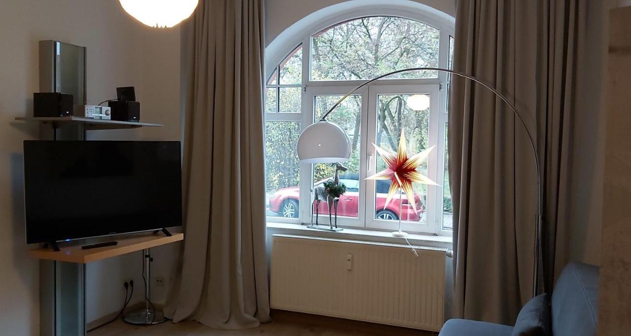 Gemuetliche Ferienwohnung Im Erdgeschoss- Jenaer Strasse エアフルト エクステリア 写真
